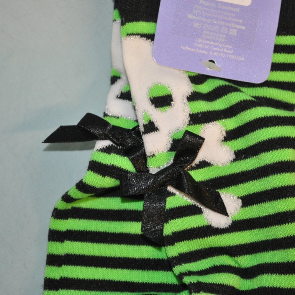 3 for $40 - claire's black green skull striped over knee stockings OS (299) - Picture 4 of 4